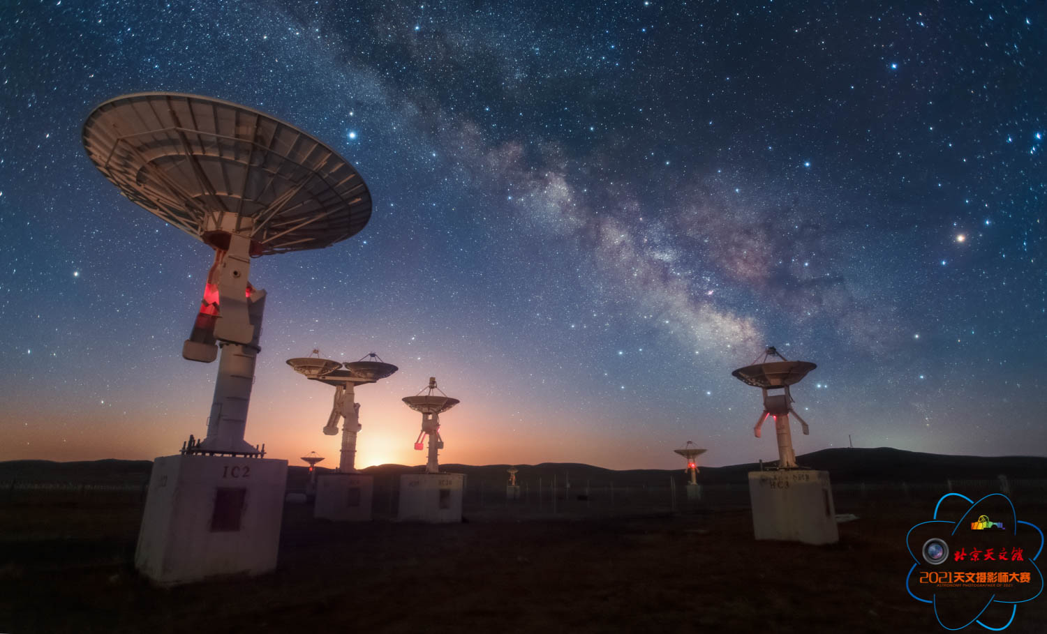 圖1  和月亮傾聽宇宙的聲音（作者：馬逸倫,；參賽主題：夜空之美）.jpg