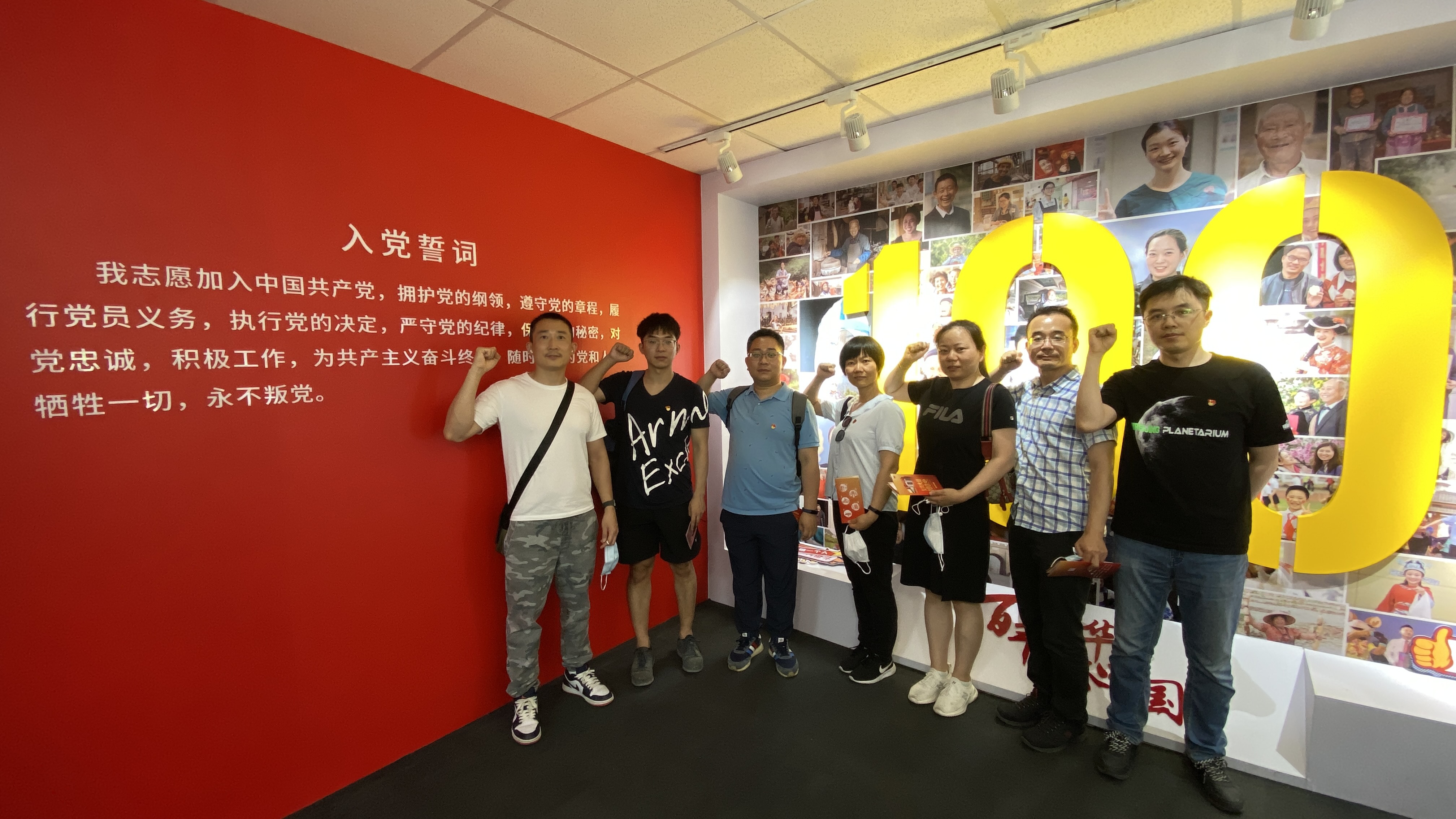 支部黨員合影.jpg