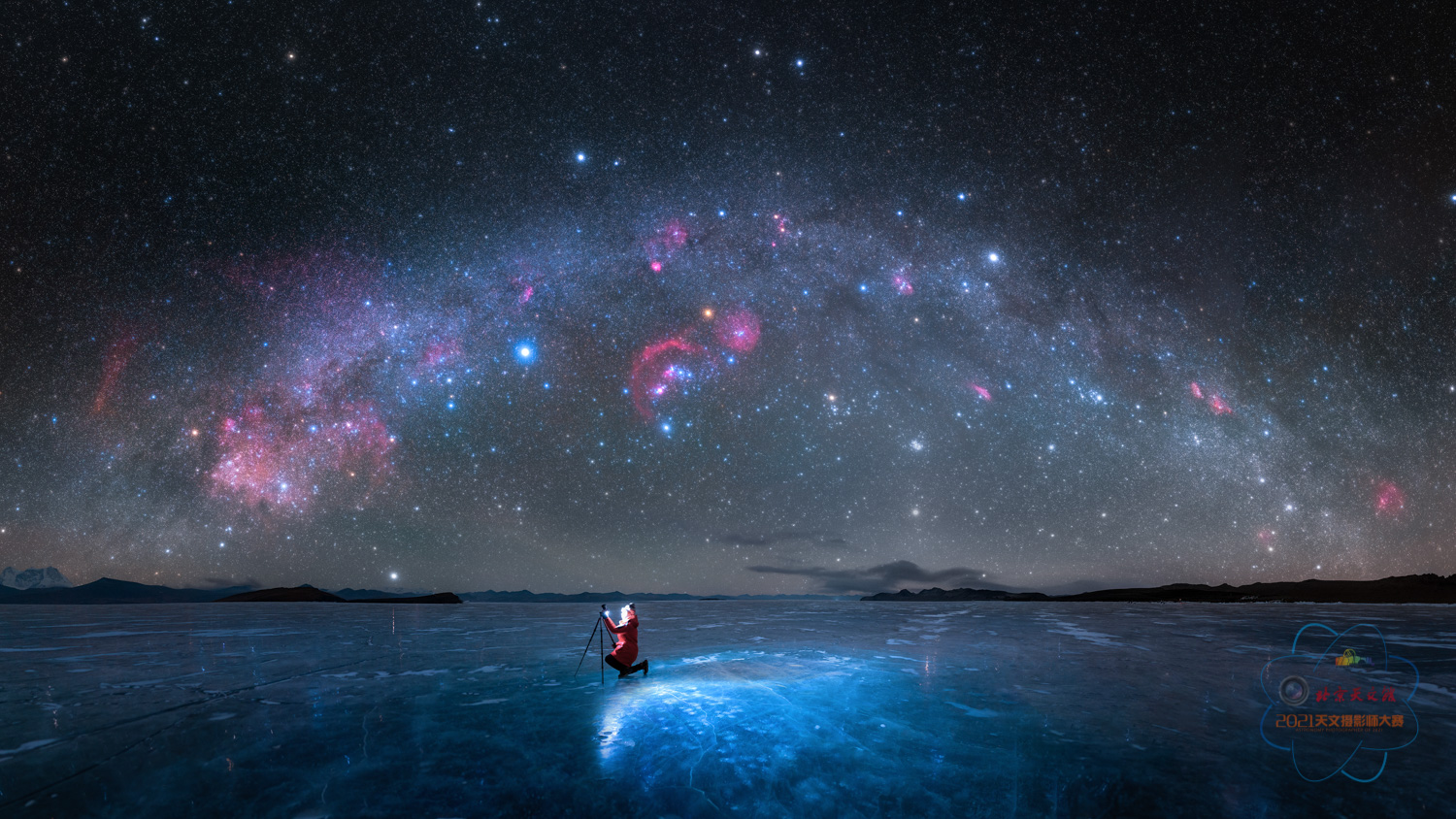 圖1. 藍(lán)冰星空（作者：董書暢；參賽主題：夜空之美）.jpg