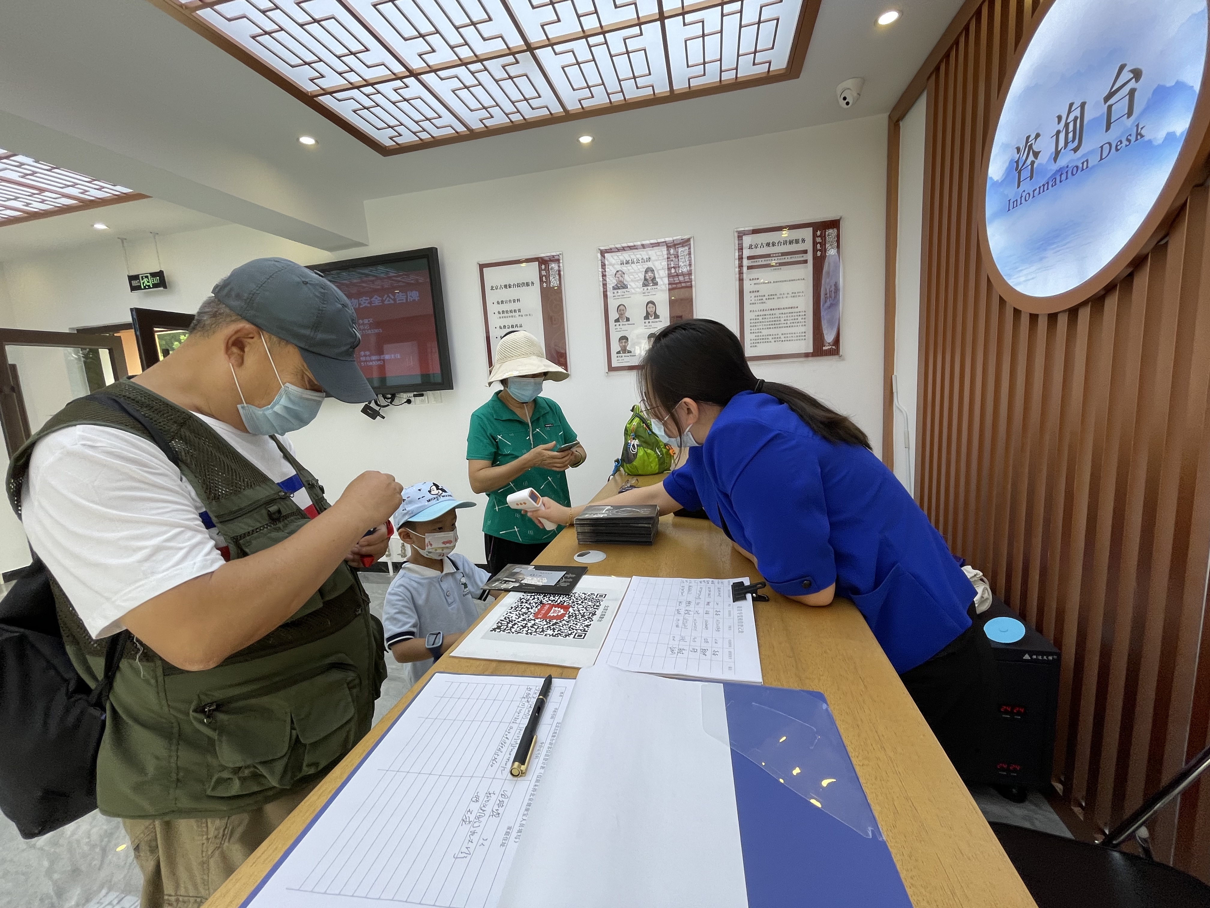 圖6：售票處大廳咨詢臺(tái)投入使用.jpg
