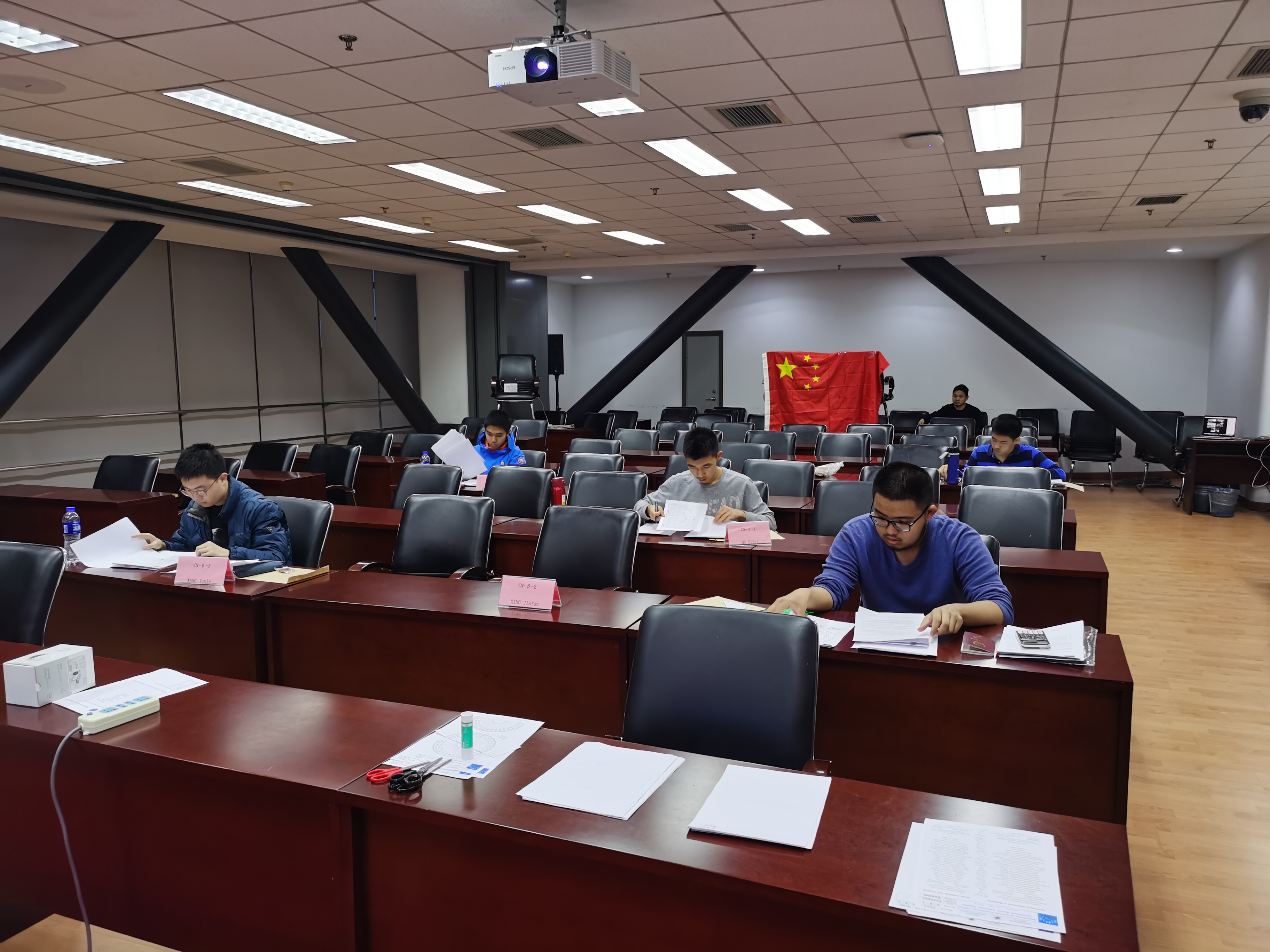 理論考試現(xiàn)場(chǎng).jpg
