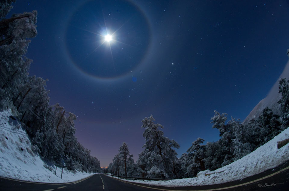 待譯-APOD20220102-lunararcs_caxete_960.jpg