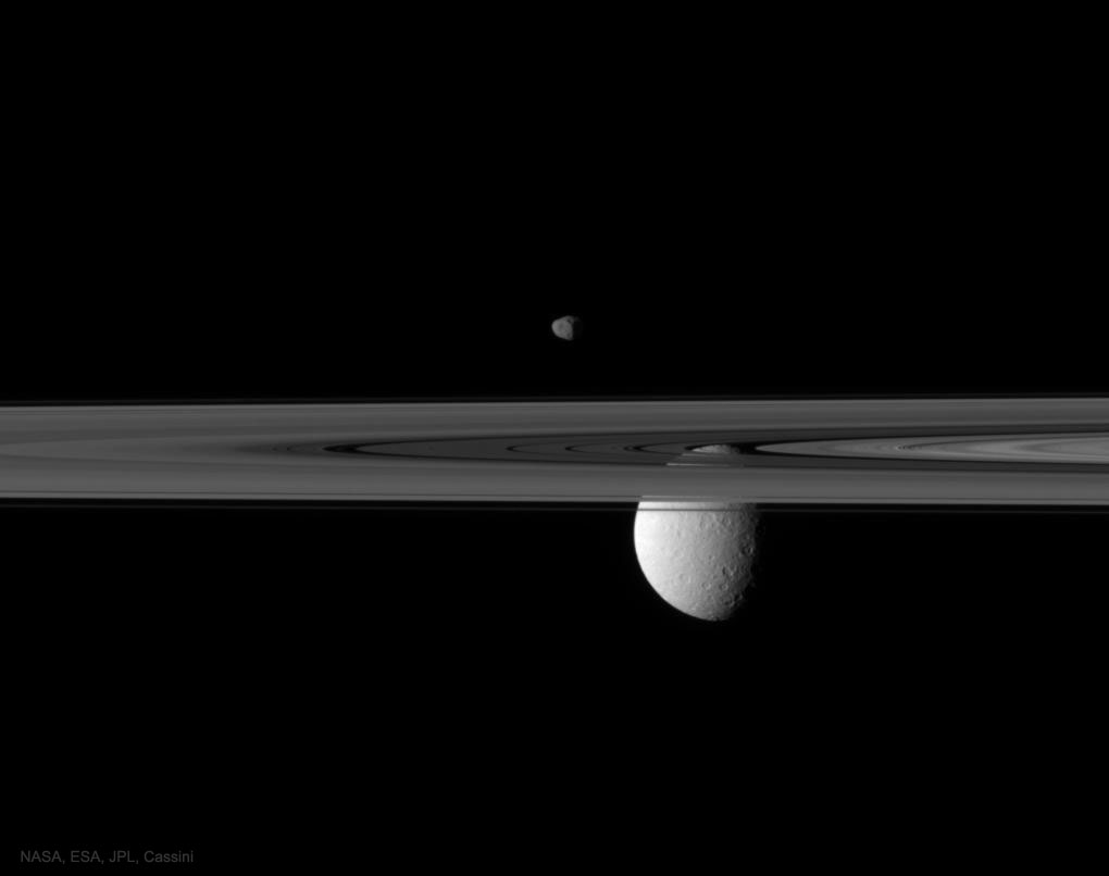 待譯-APOD20220103-RheaJanus_Cassini_1020.jpg