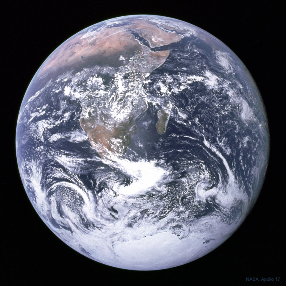 待譯-APOD20220206-bluemarble_apollo17_960.jpg