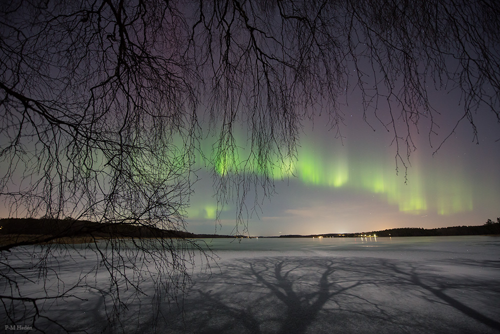 待譯-APOD20220212-auroralakeFeb10_Heden.jpg