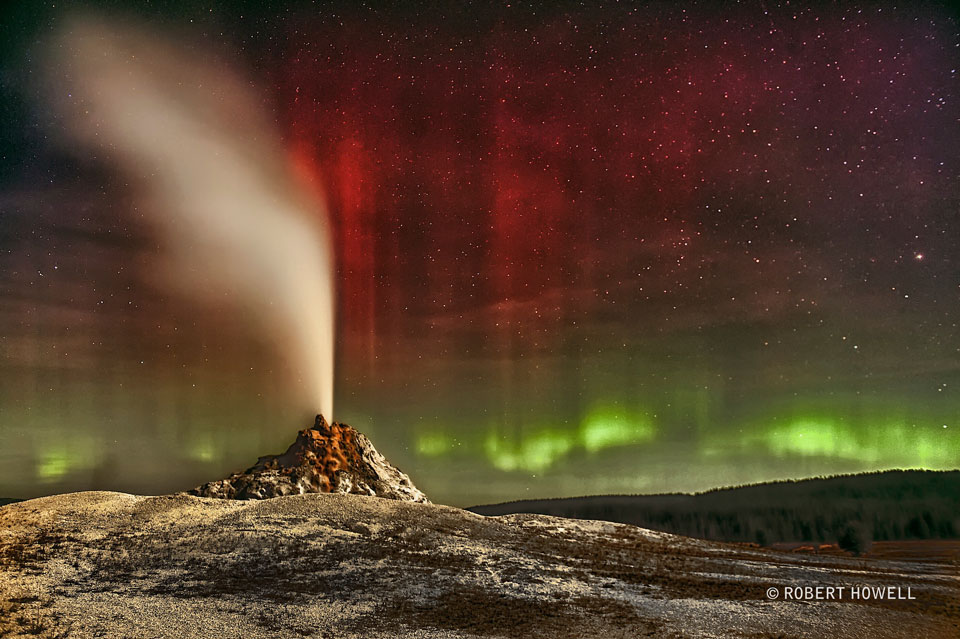 待譯-APOD20220220-geyseraurora_howell_960.jpg