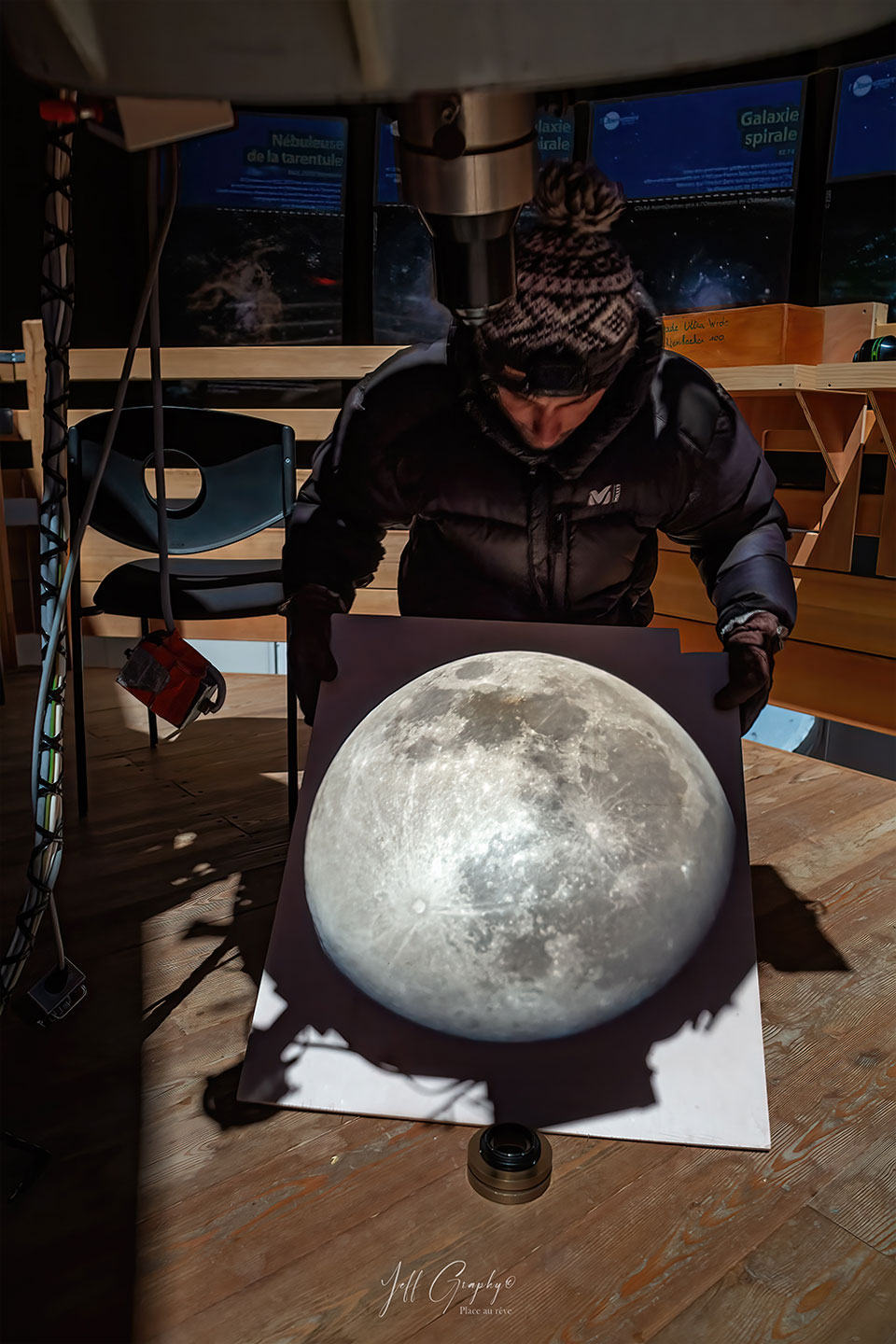待譯-APOD20220228-MoonHands_Graphy_960.jpg