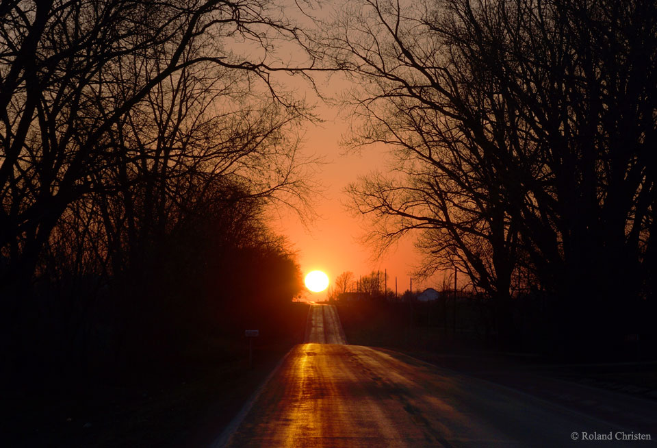 待譯-APOD20220320-EquinoxSunset_Christen_960.jpg
