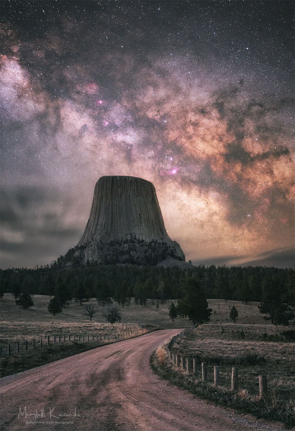 待譯-APOD20220413-DevilsWay_Kiczenski_960.jpg