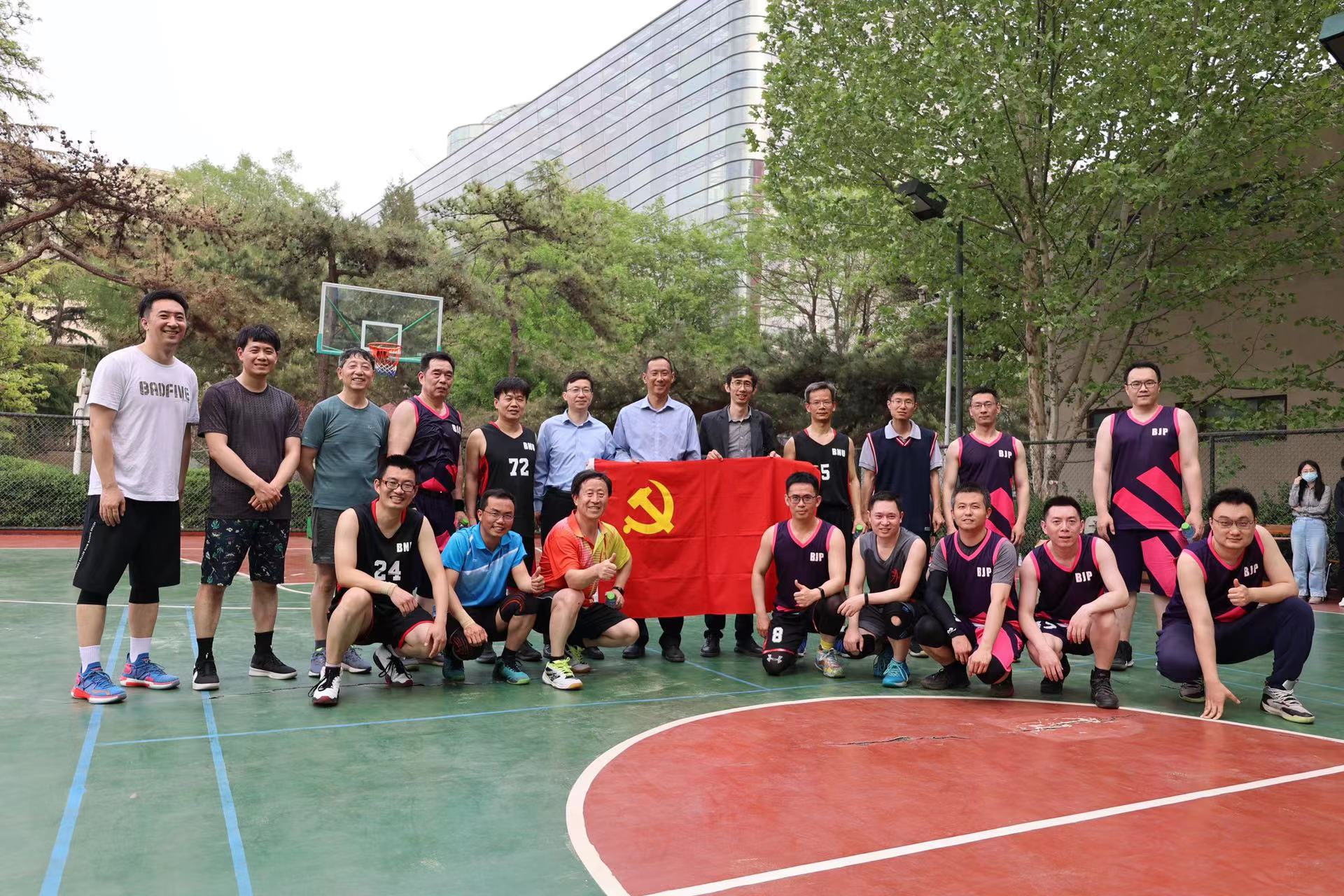 參與籃球賽隊員合影(2).jpg