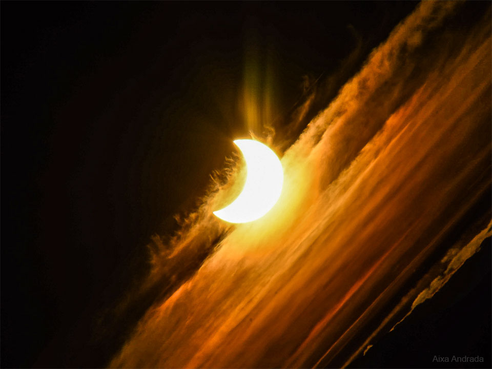 待譯-APOD20220502-PartialEclipse_Andrada_960.jpg