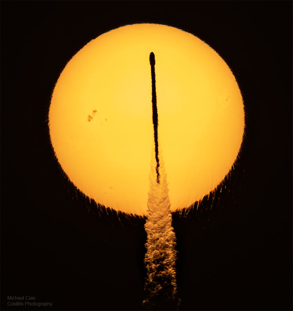 待譯-APOD20220531-FalconSun_Cain_960.jpg