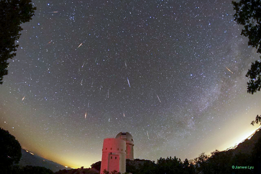 待譯-APOD20220601-TauHerMeteors_Lyu_1080.jpg