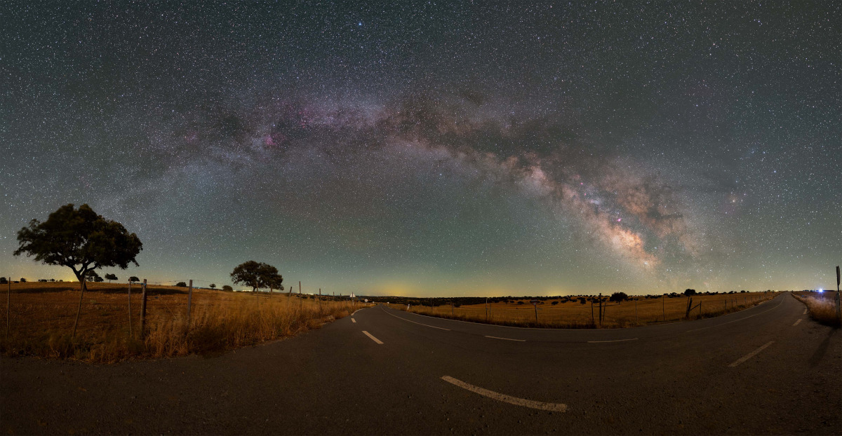 待譯-APOD20220611-MilkyWayArchCumeada-fb1200.jpg