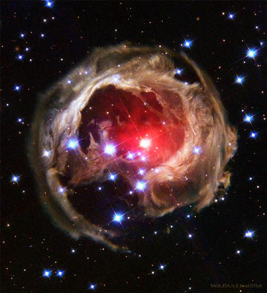 待譯-APOD20220626-V838Mon_Hubble_960.jpg
