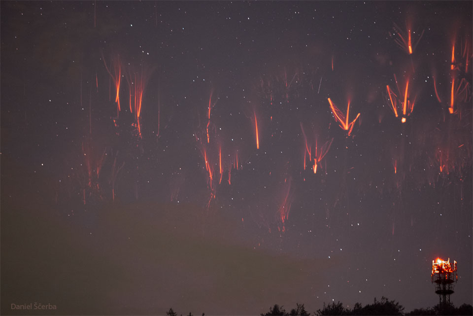 待譯-APOD20220912-sprites_scerba_960.jpg