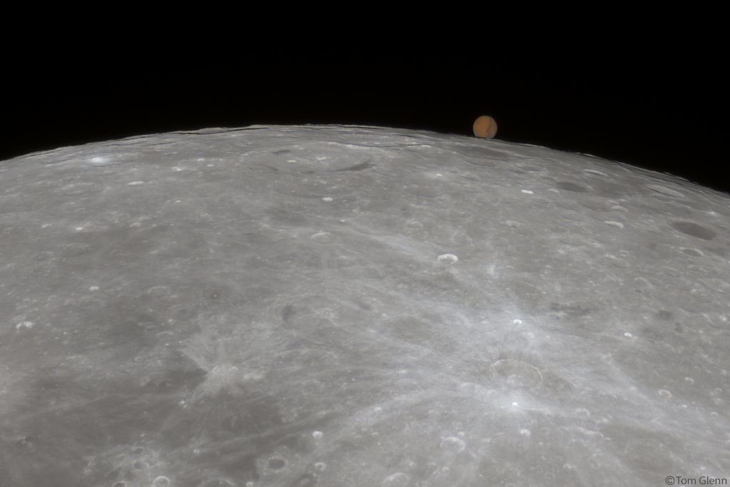 待譯-APOD20221209-Mars_Moon_fullsize_TGlenn1024.jpg