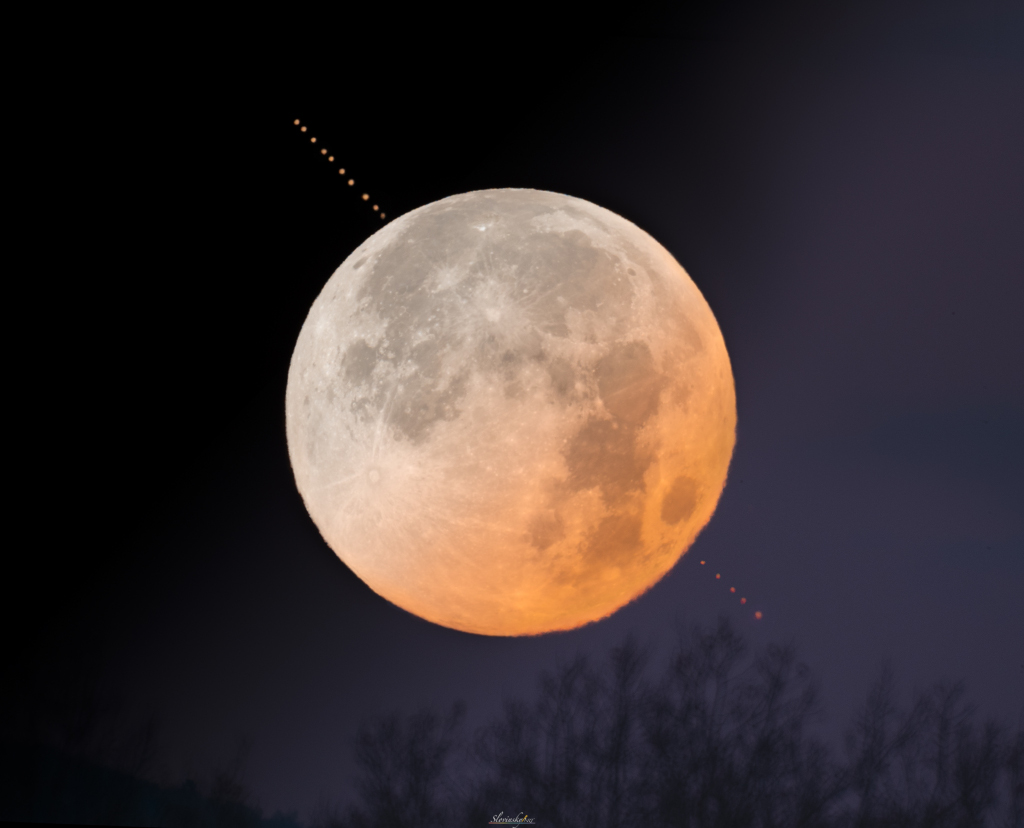 待譯-APOD20221215-MarsTrailsSMALL1024.jpg