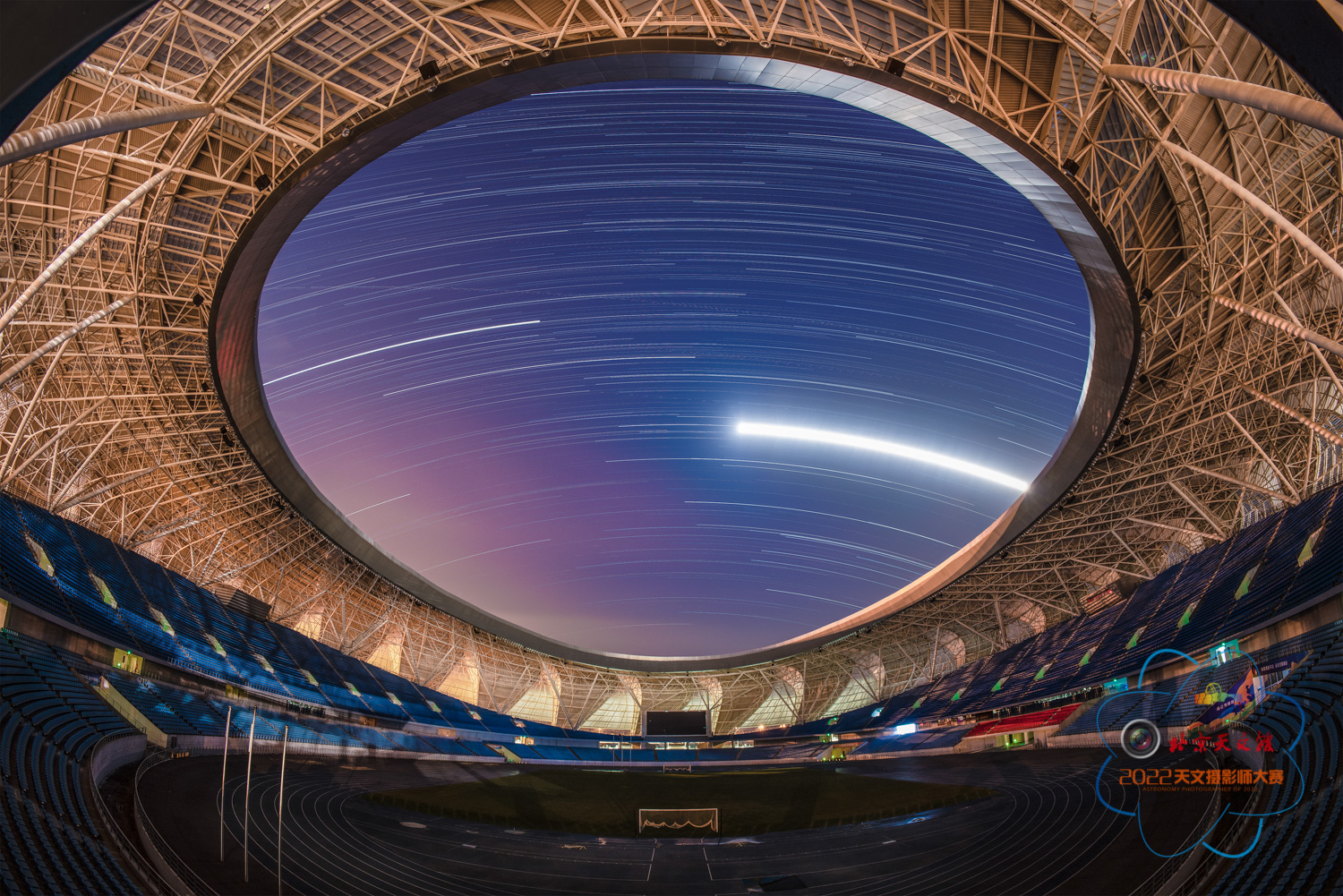 圖3-黃丹丹-城市星空-星月軌-夜隱愁星去，秋銜皓月來.jpg