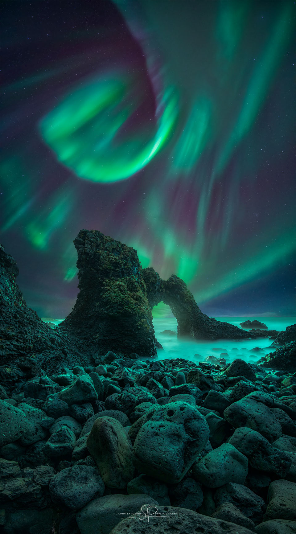 待譯-APOD20230111-RockyArchAurora_Pellegrini_960.jpg