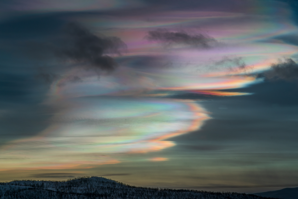 APOD20230209-拉普蘭上空的珍珠云.jpg