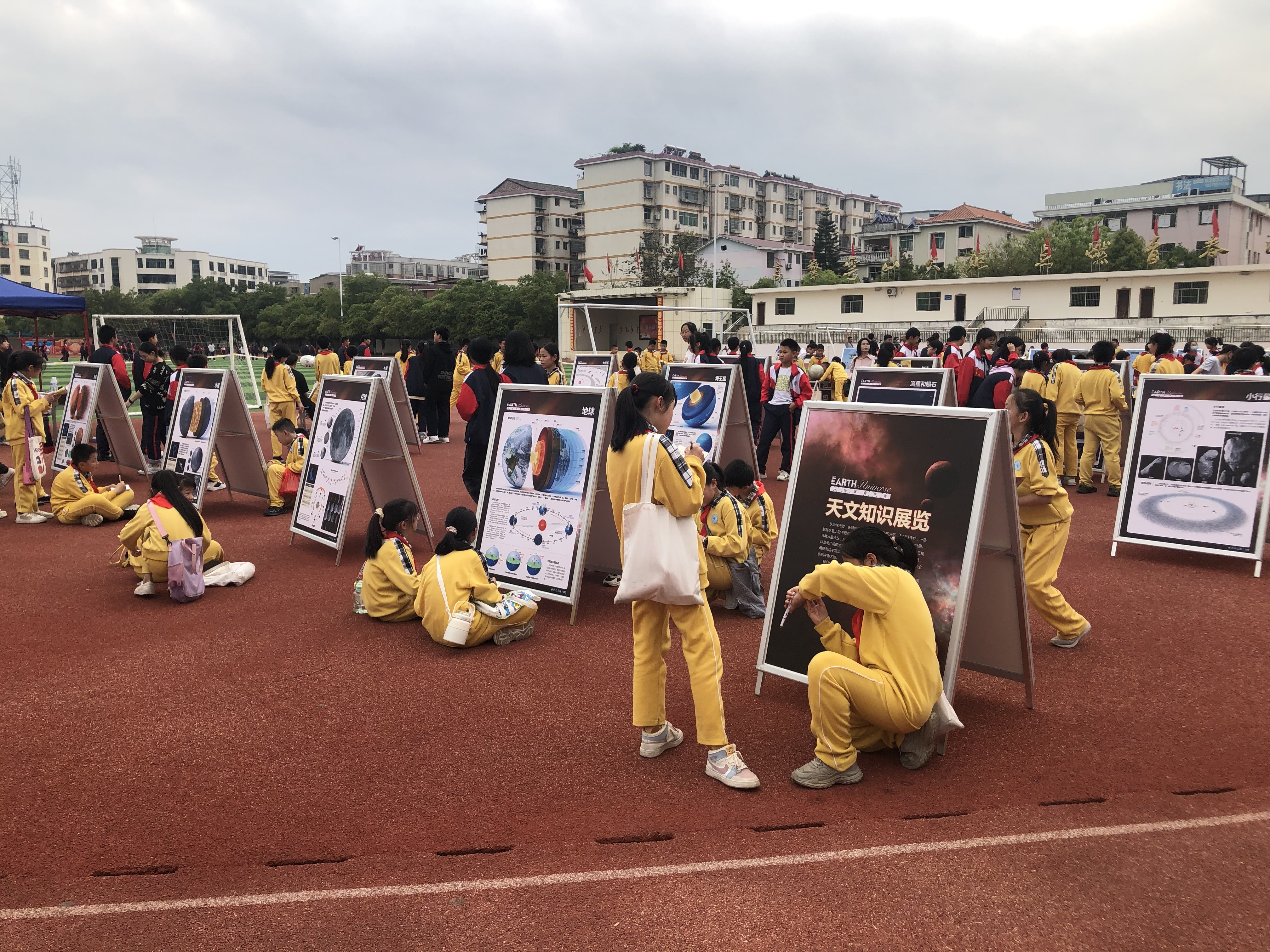 天文知識(shí)展板.jpg