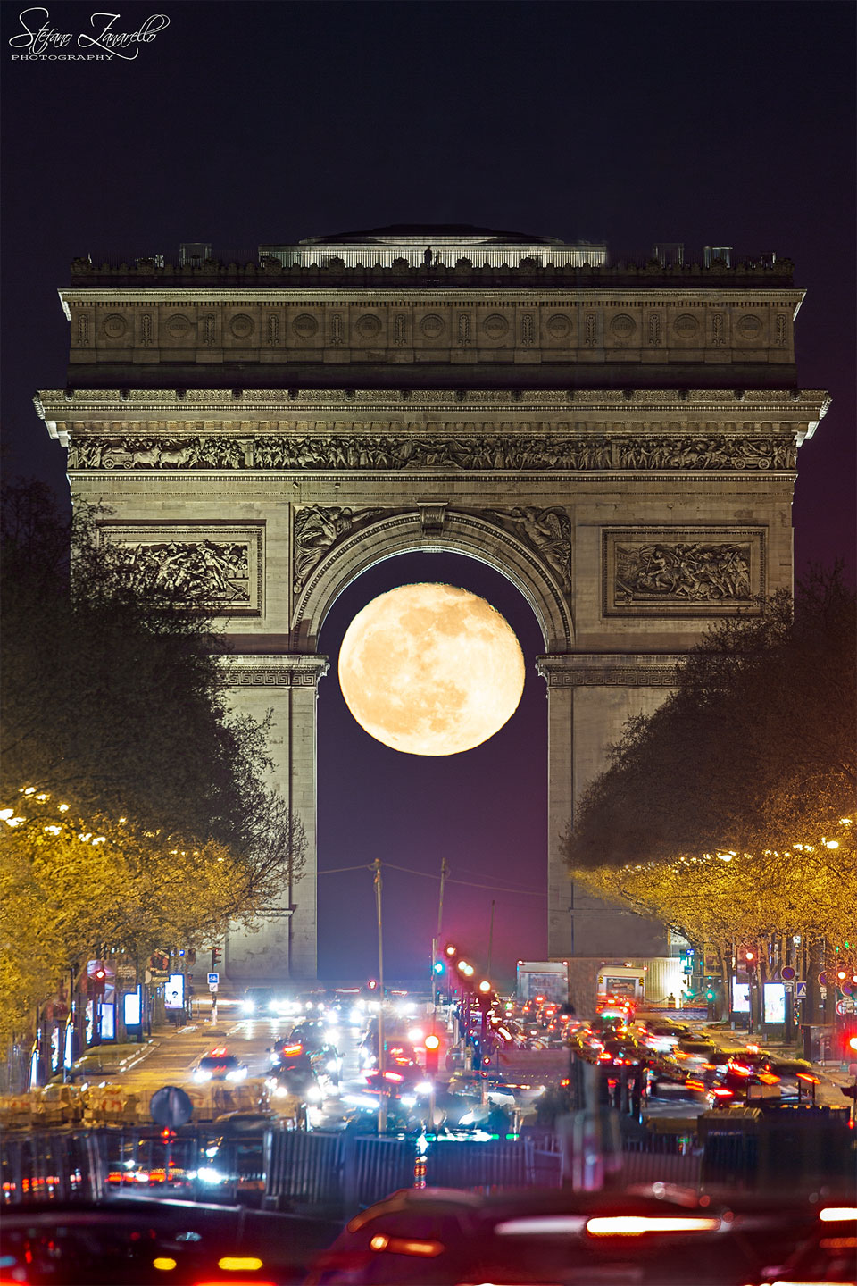 待譯-APOD20230425-MoonArc_zanarello_960.jpg