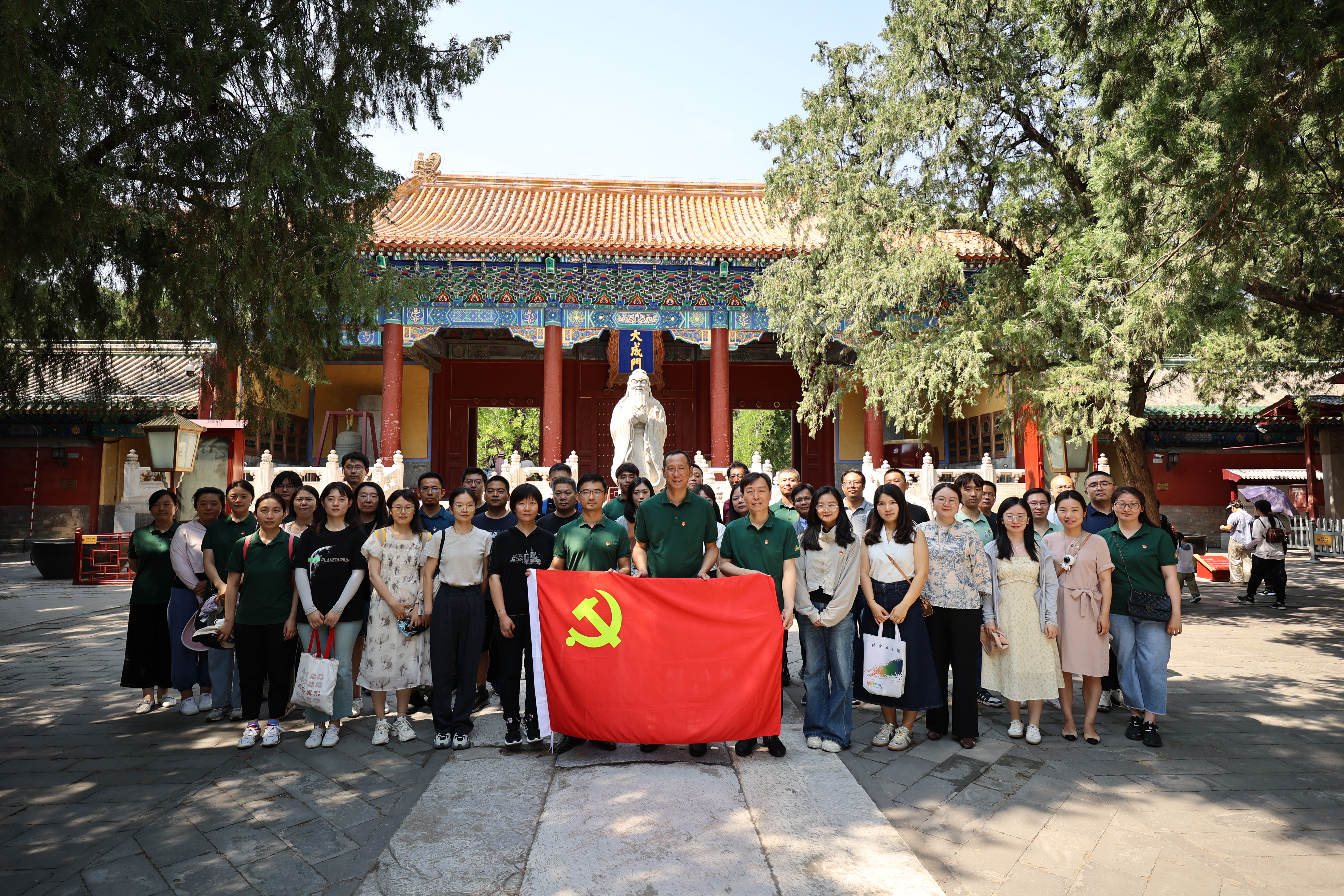 參觀黨員合影(1).jpg