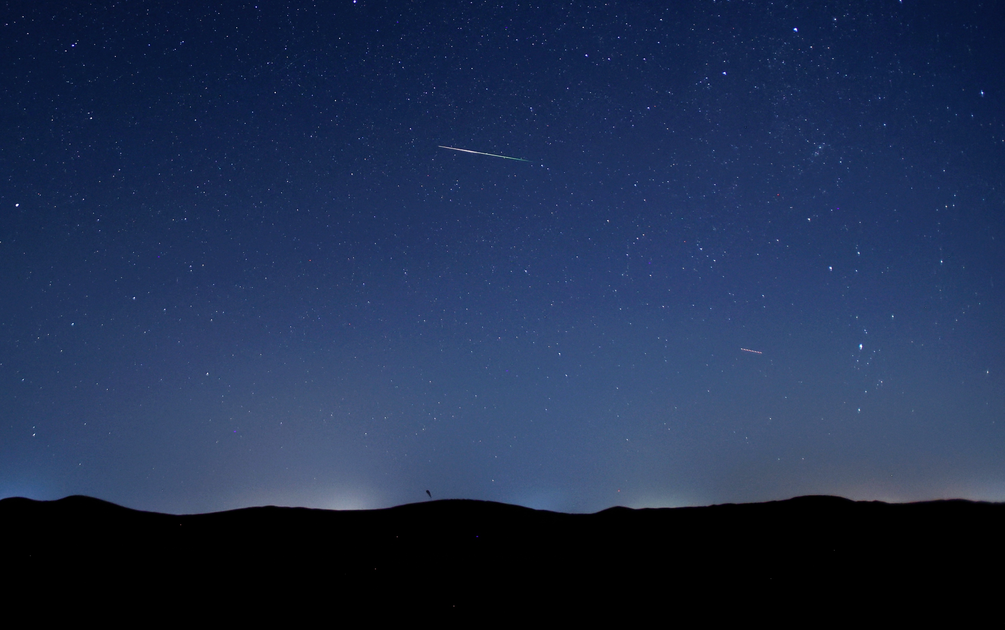夜幕中的流星 臧振遠(yuǎn)攝.jpg
