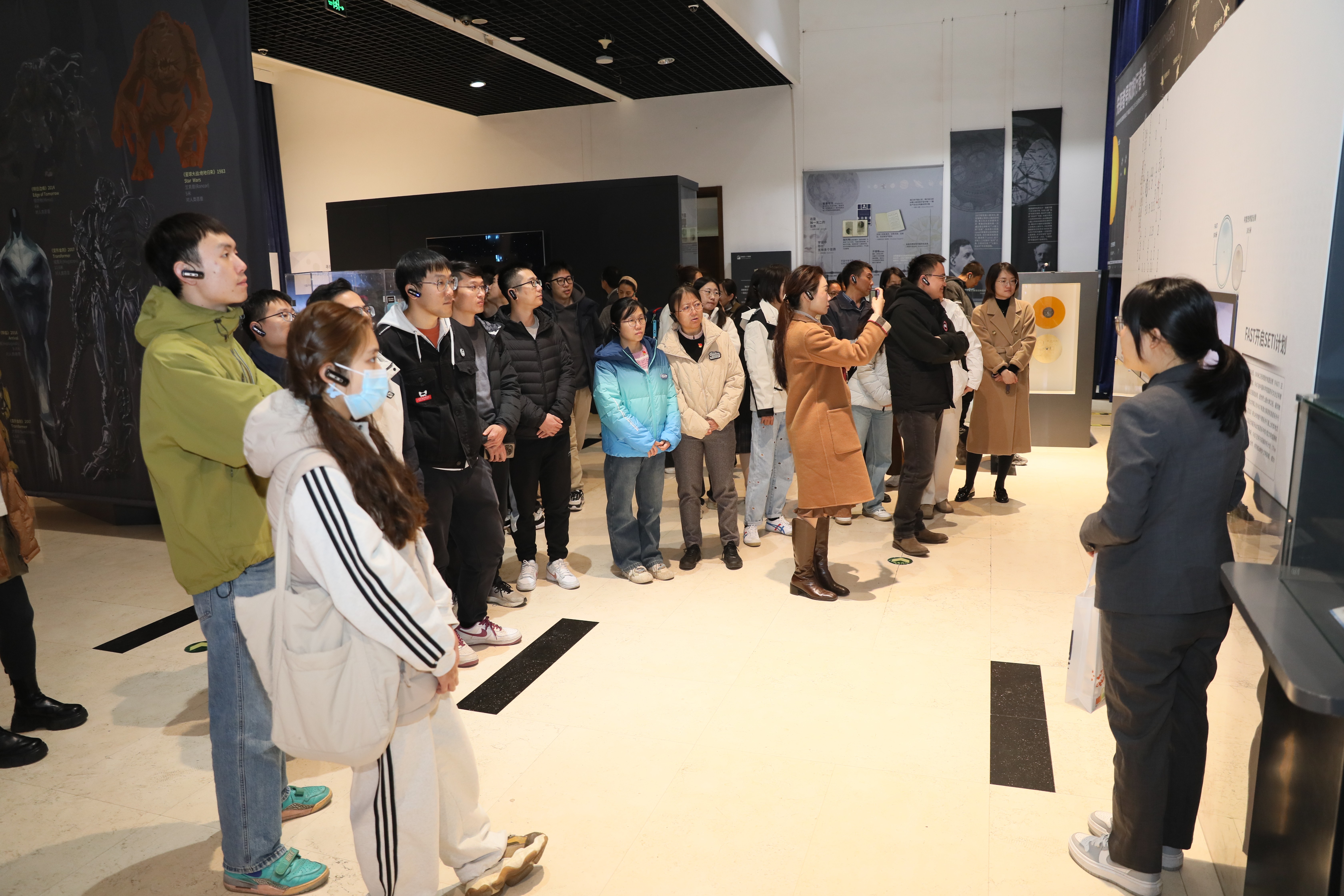 參觀A館展廳.jpg