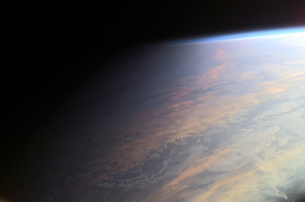 APOD20241227-黃昏時(shí)分的地球.jpg
