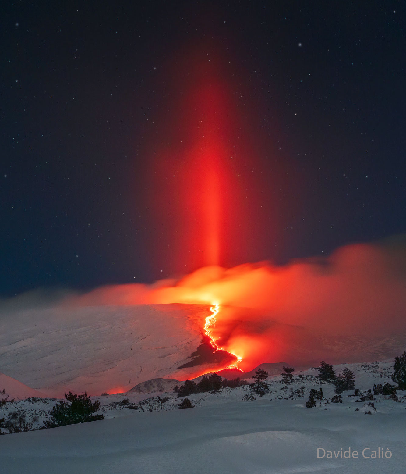 已審核-APOD20250224-LightPillarVolcano_Calio_1333.jpg