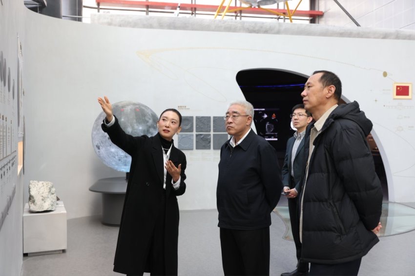 參觀展廳.jpg